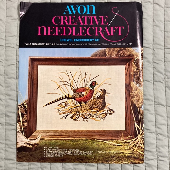 Vintage AVON Crewel Embroidery Kit (1973) - Picture 1 of 8